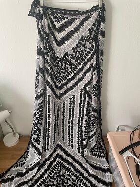 Black and Gray Printed Scarf Wrap - Versatile Women’s Accessory